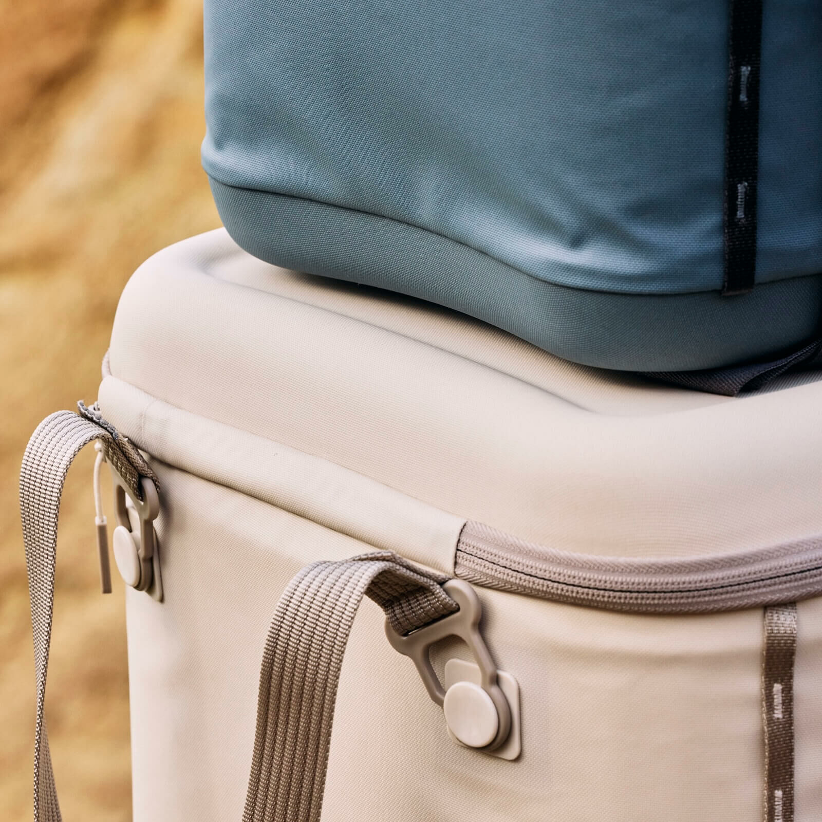 Hydro Flask Carryout™ Soft Cooler 15 L - Image 31